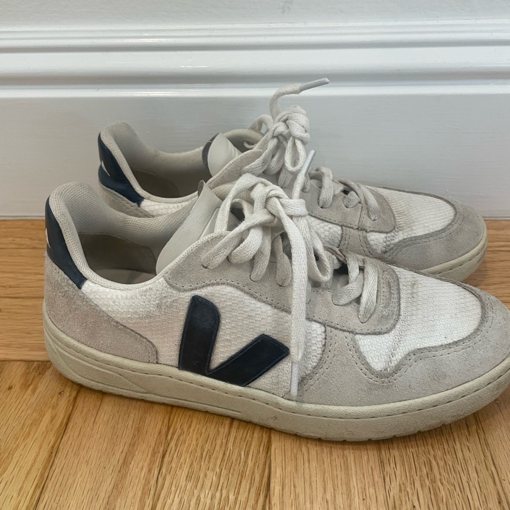 Veja V-10 Sneaker